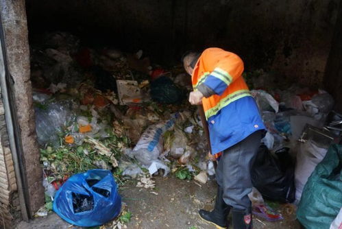 昆明环卫工人坚守岗位,守护城市靓丽风景