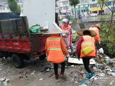 加强城区环境卫生治理 提升城市精细化管理水平