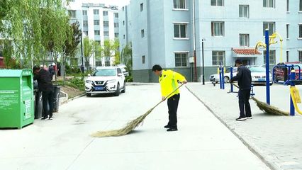 隆德县城市公共服务中心深入社区开展“双报到双报告”活动